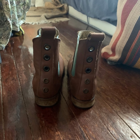 COPY - Free People Faryl Robin Mountain Peak Chelsea Boot - Picture 2 of 5